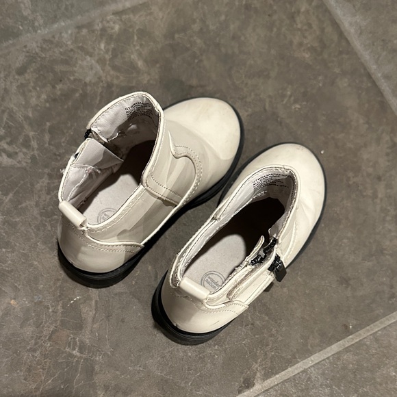 Kids Offwhite  Ankle Boots - Picture 6 of 8